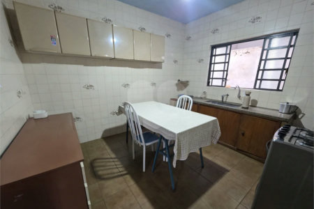 Casa térrea, 2 dormitórios com salão comercial Jd. Nova São Carlos