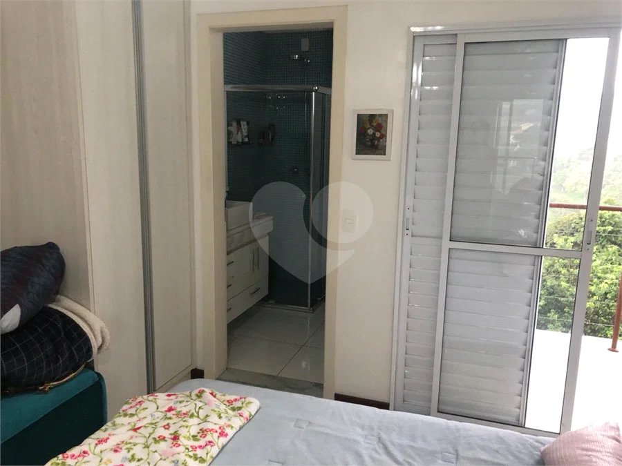 Apartamento em Bragança Paulista com 1 suíte, cozinha americana, varanda, 1 vaga garagem, área lazer com piscina e salão de festas
