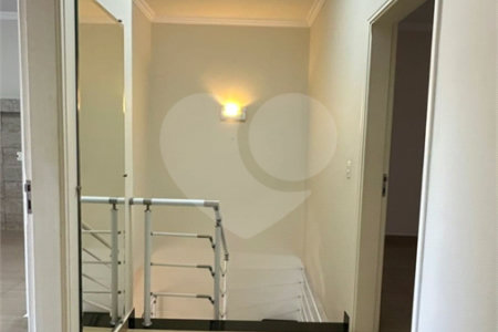 Indaiatuba- Villagio de Itaici- Venda - terreno 150,00 ms - construida 144, 15 ms - 3 dorms, 1 suite, sala, cozinha, wc - R$ 999.900,00 -Área de lazer conta com: Salão de festas - Piscina - Clube - Playground - Academia completamento bancário. Imóvel locado em setembro 2024, venda para investidor,