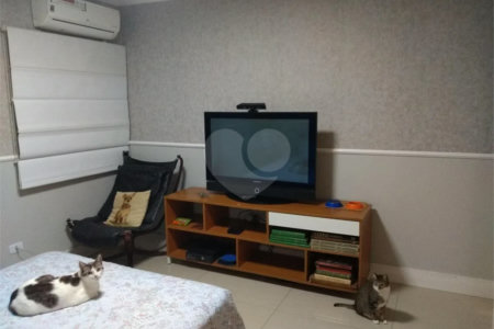 Linda Casa Sobrado a venda no Alto da Mooca com excelente acabamento, semi mobiliada com 2 suítes