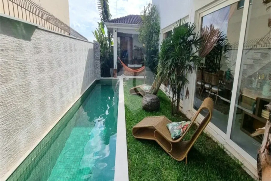 SOBRADO MOBILIADO DE 199,0 M² COM 02 SUITES, 04 VAGAS E PISCINA PARA VENDA NO JARDIM VIRGINIA BIANCA