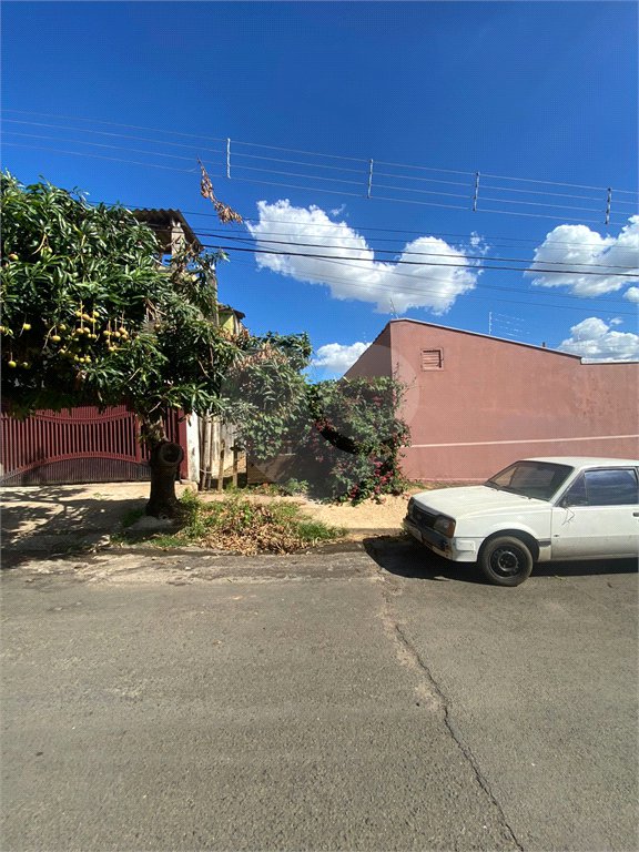Terreno plano, no bairro Parque Sisi, com 125,00 m² de área.