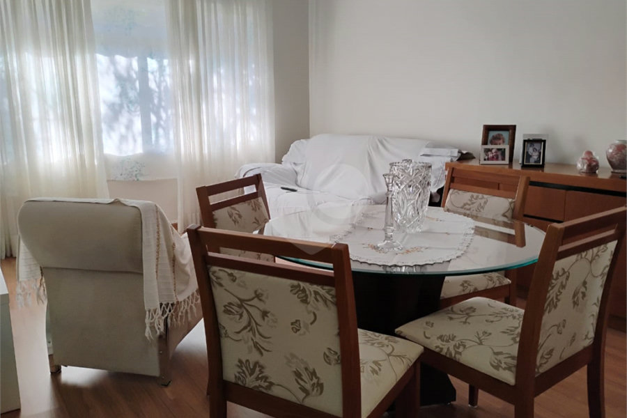 Vende-se apartamento no Jardim Aeroporto com 03 dormitórios