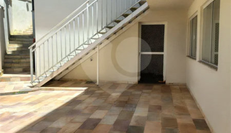 Casa à venda com 5 quartos, sendo 3 suítes,  em Parque San Carlo, Poços de Caldas, MG