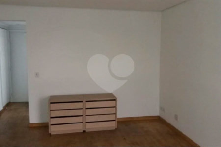 Cobertura duplex à venda na Mooca de 277m² com 3 dormitórios, 1 suíte e 3 vagas.