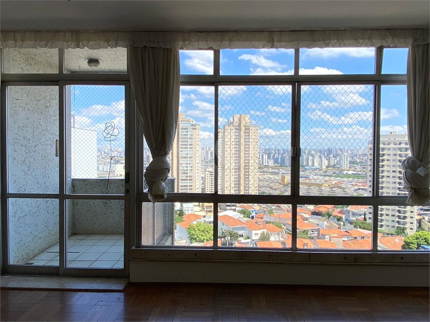 Apartamento à Venda | 327 m² | 4 dormitórios (1 suíte) | 2 vagas na Mooca!