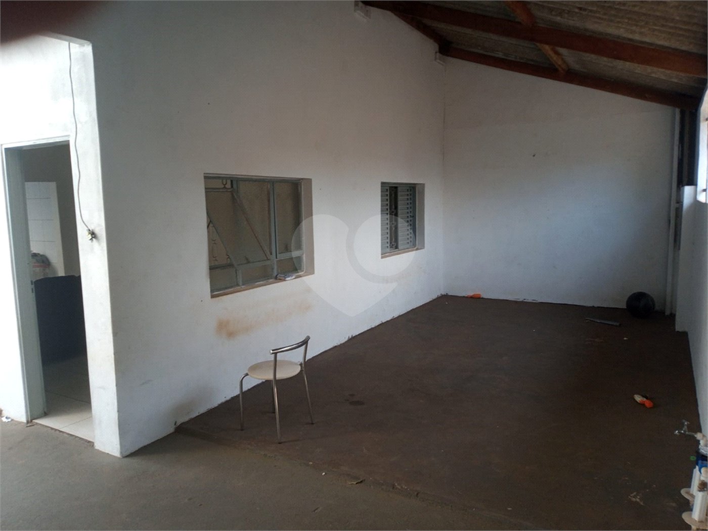 Casa térrea para venda, com 2 dormitórios.