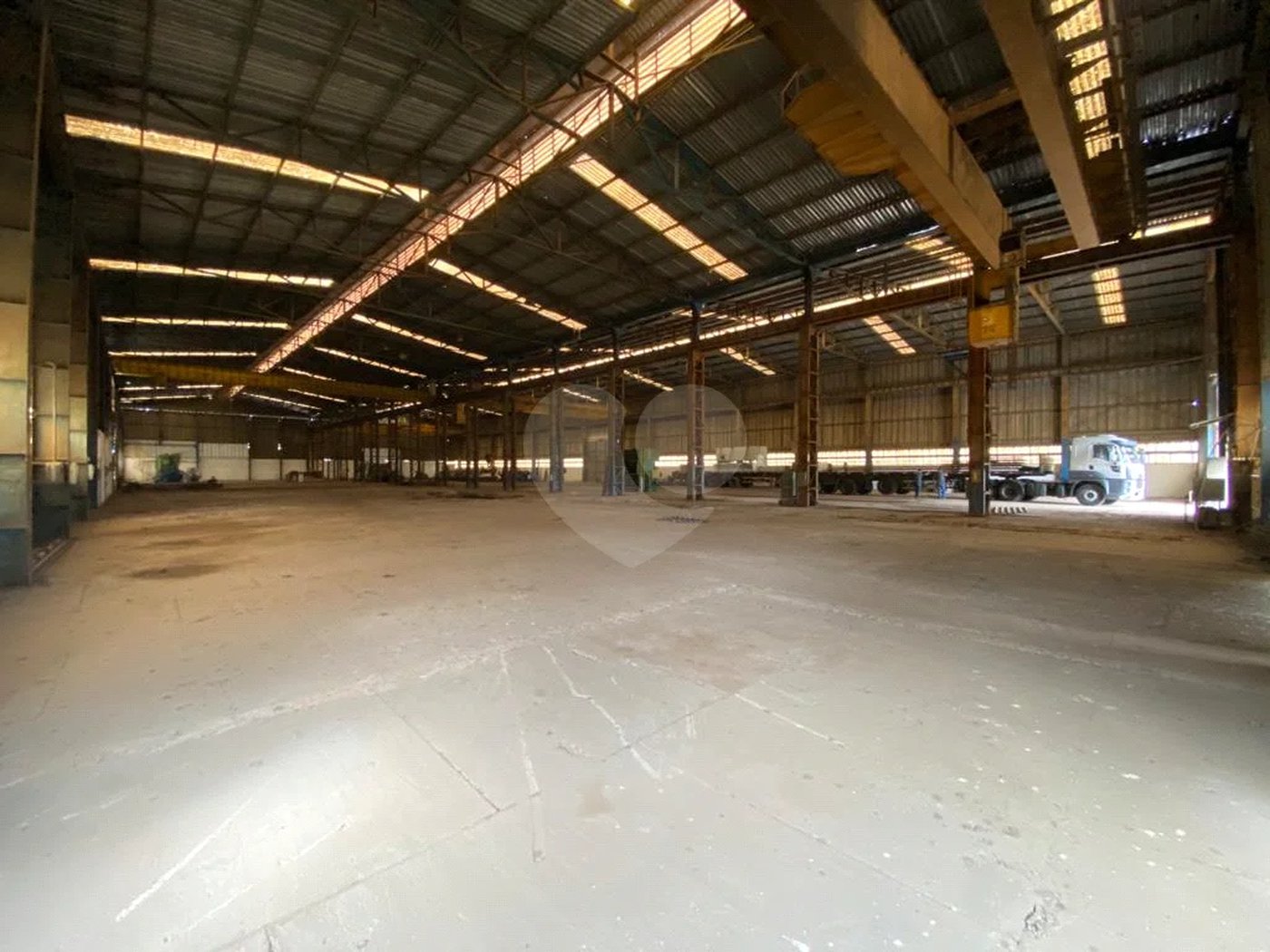 Galpão industrial à venda ou para locação na beira da Rodovia Hermínio Petrin - SP 308.