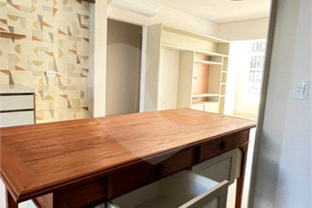 Apartamento com 69 metros todo reformado ao lado da Alameda Lucas em Atibaia.