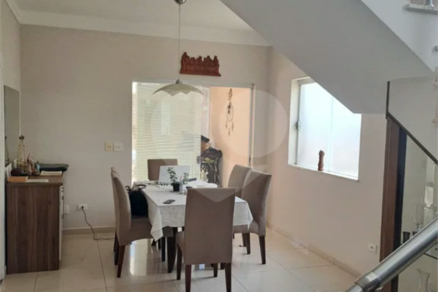 Linda Casa 3 dormitórios com piscina - R$ 950.000,00
