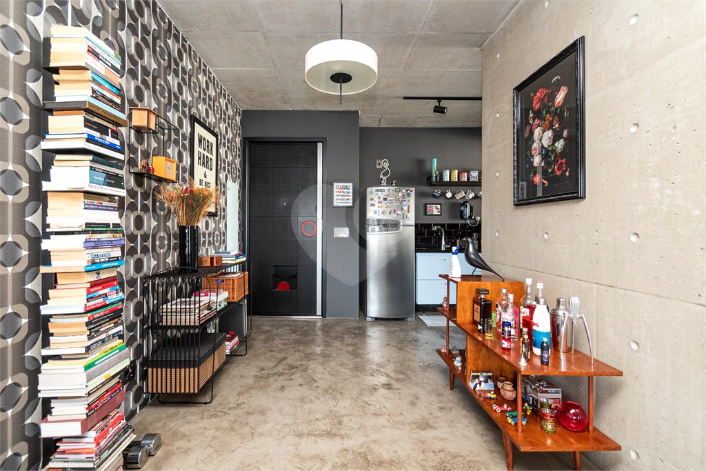 Apartamento reformado e bem localizado na Consolação.