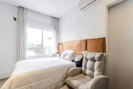 Apartamento de 306m² na melhor região de Moema, 3 suítes, 5 vagas, varanda gourmet, depósito, fora de rota