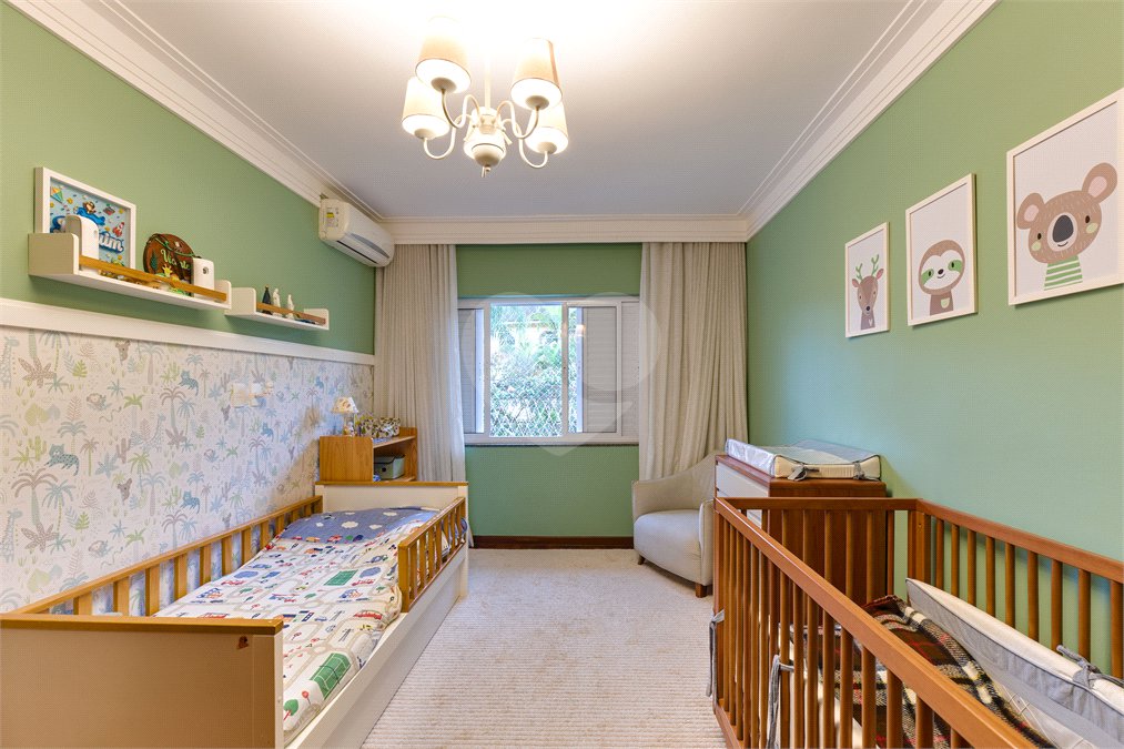 Casa à venda com 4 quartos, sendo 2 suítes,  em Alto da Boa Vista, São Paulo, SP