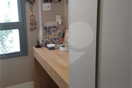 Apartamento a venda na Saúde 2 dormitórios com 2 vagas de garagem demarcadas. Aceita e estuda Permuta.