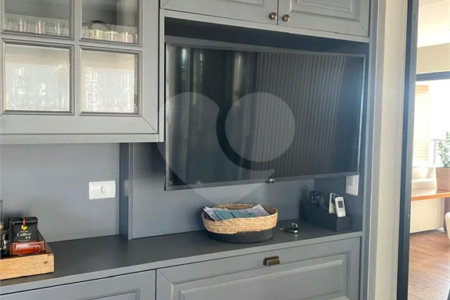 Apartamento de 224m² com 4 dormitórios, 3 suítes, 4 vagas de garagem e deposito