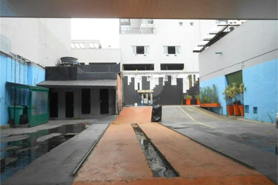 Terreno na Barra Funda. Espaço para posto de gasolina e farmácias em ótima localização