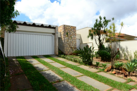 Casa térrea em Araraquara/SP.
