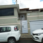 Casa Térrea com 3 dormitórios.