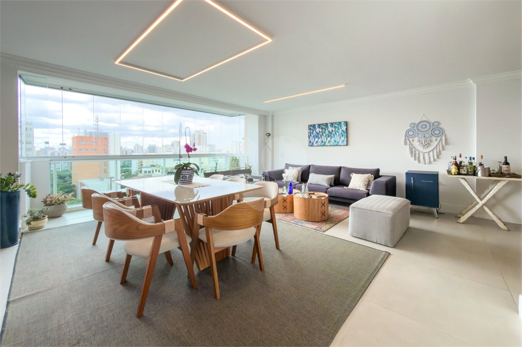 Apartamento com 205 metros no Campo Belo