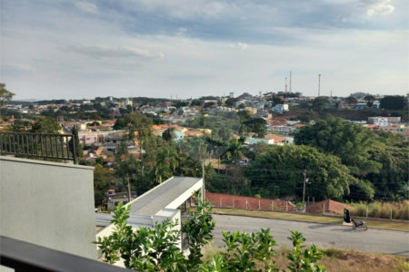Sobrado à venda com 5 quartos, sendo 3 suítes, em Residencial Jatobás, Louveira, SP
