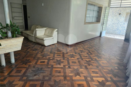 Casa com 244m² , 2 dormitórios , 3 vagas , à venda no Bosque da Saúde.