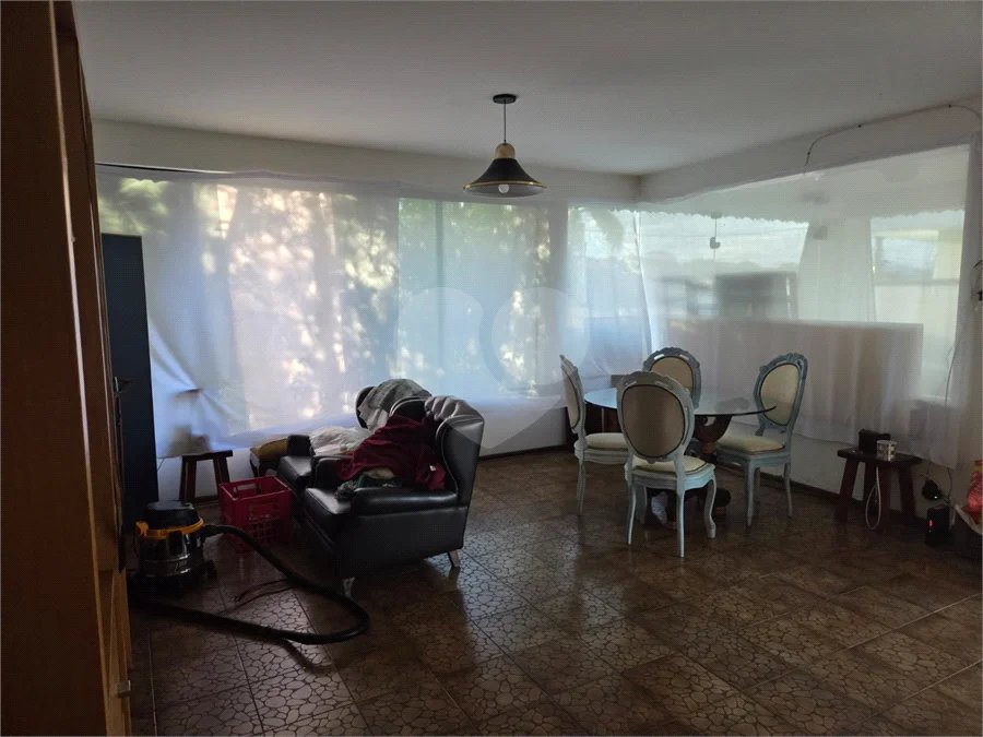 Casa à Venda com 5 quartos em Atibaia/SP