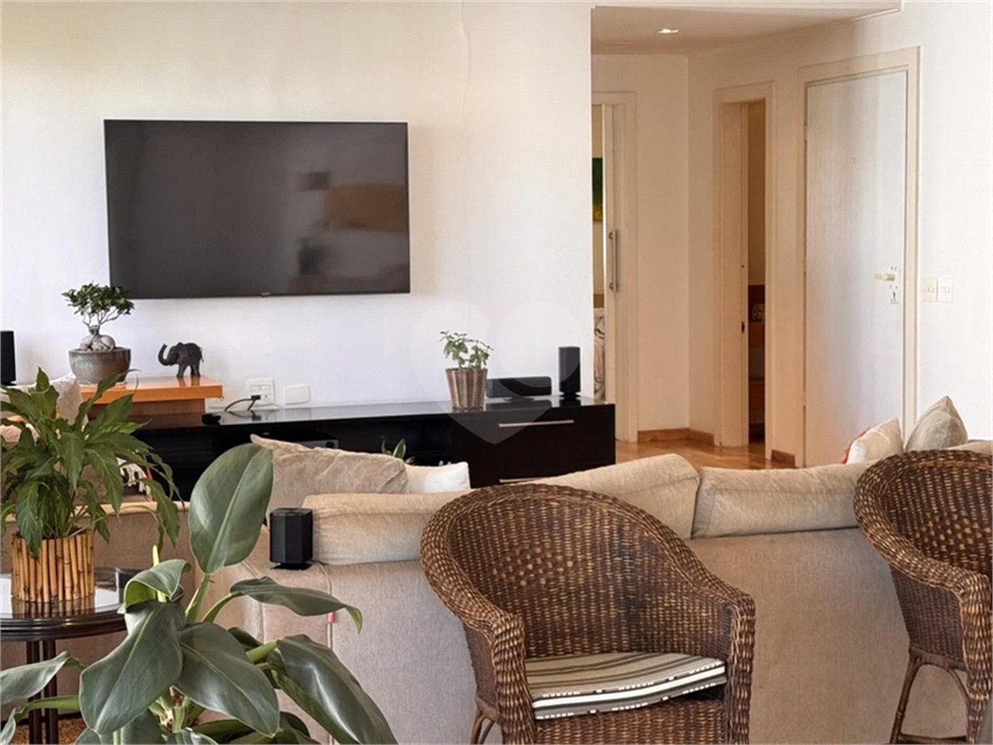 Higienópolis: Apartamento de 350 m2, 4 suítes, 5 vagas.