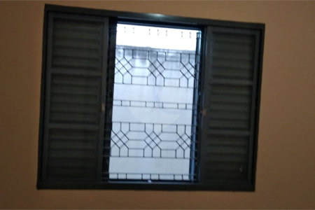 Casa Térrea com 3 dormitórios, sendo 1 suíte.