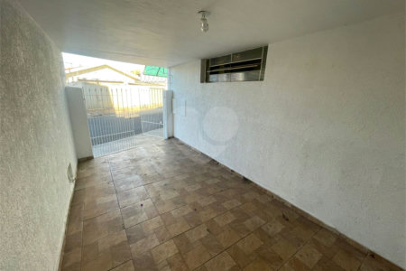 Casa térrea e salão comercial a venda no Jardim Bandeirantes.
