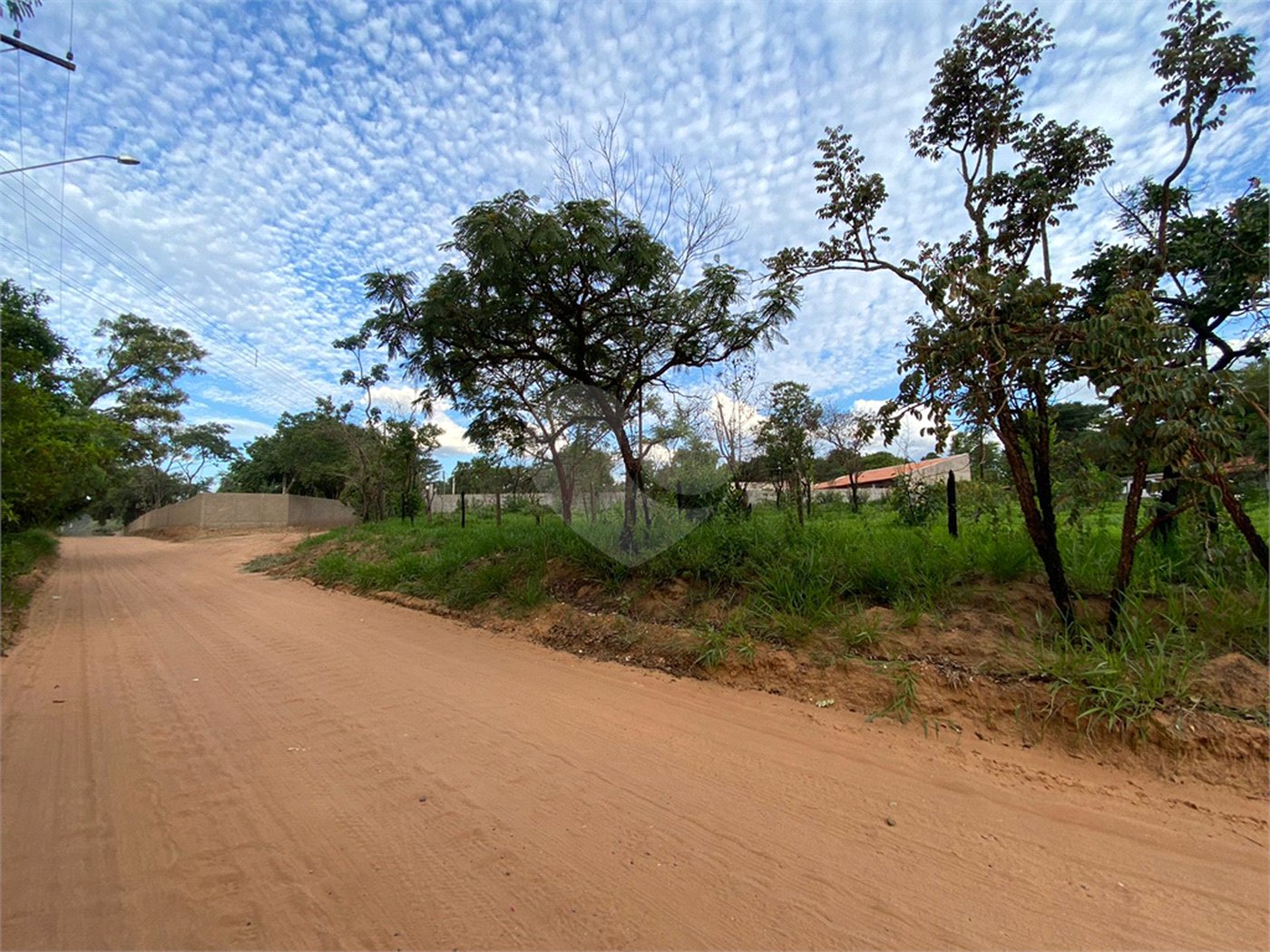 Terreno com 3.075,00 m² de área total.