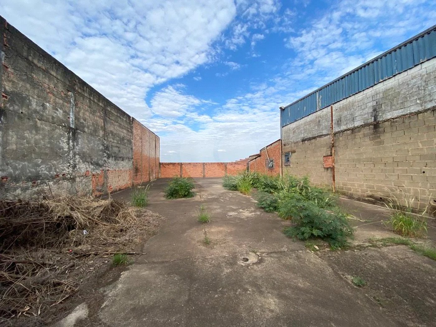 Terreno e Barracão comercial à venda ou locação, no bairro Santa Rosa - Piracicaba/SP.