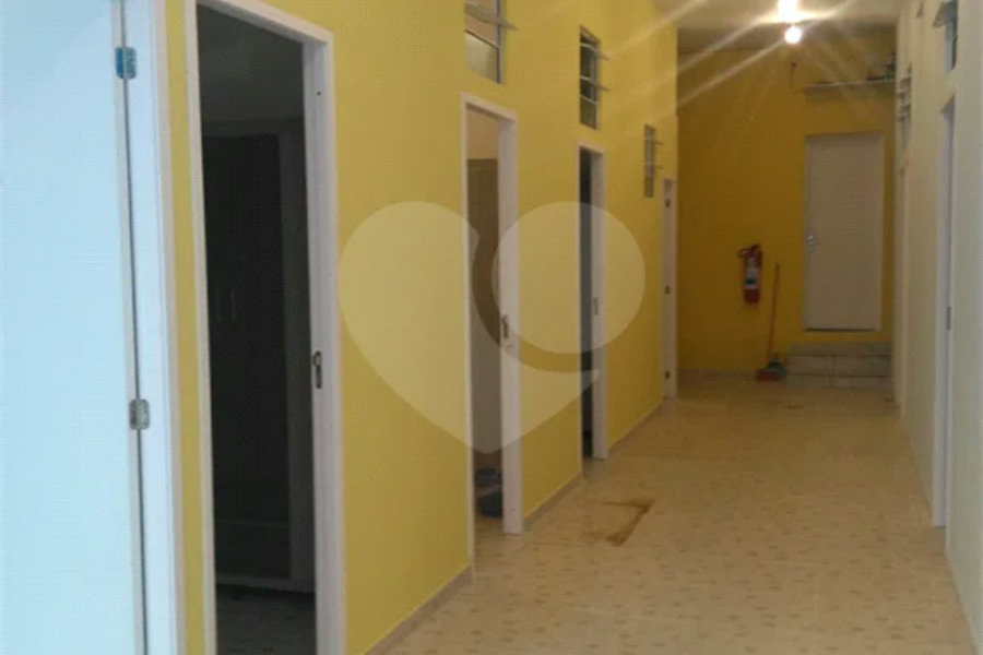 Imóvel Comercial para Venda ou Locação em ótima localização na Rua Palacete das Águias, 300.