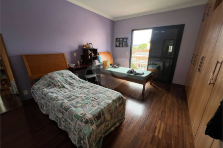 Casa a venda com 5 quartos em São Carlos