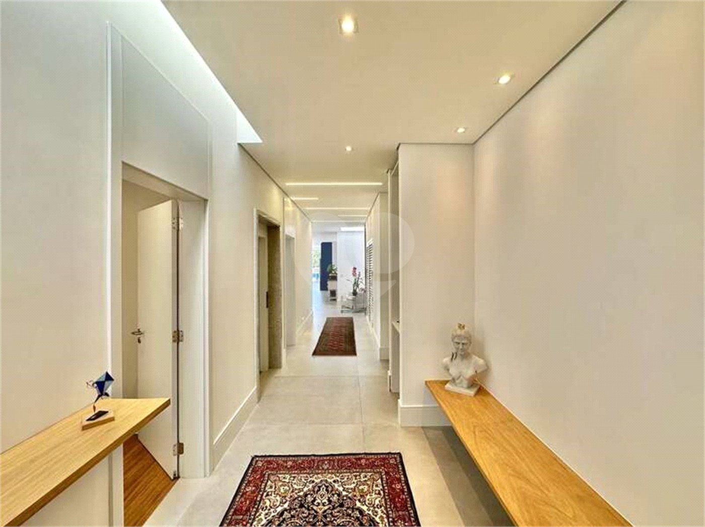 Casa Contemporânea e Mobiliada no Condomínio Palos Verdes – A Essência do Alto Padrão na Granja Viana – 7 suítes, 4 pavimentos com elevador