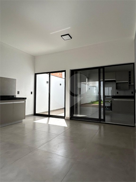 Casa térrea 3 quartos 1 suíte no residencial Terra dos Buritis