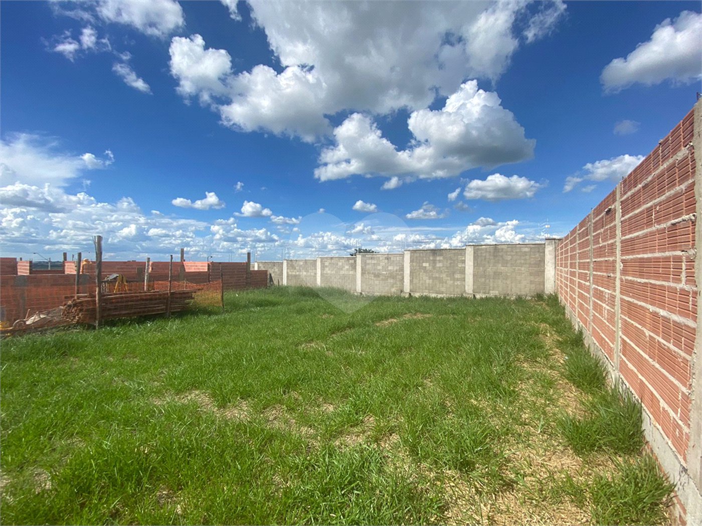 Terreno no Residencial Villeneuve