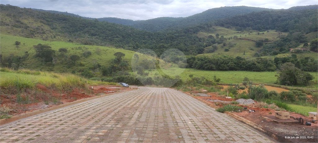 Terrenos de 300 metros em condomínio fechado e prontos para construir na região de Atibaia