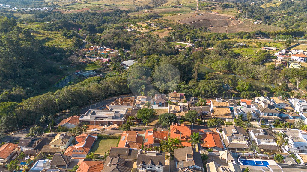 Belíssimo sobrado com piscina aquecida no Condomínio Villagio Capriccio - Louveira SP.