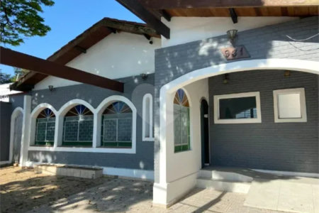 CASA COMERCIAL PARA LOCAÇÃO DE 150M², 5 SALAS, 4 BANHEIROS, 4 VAGAS - BAIRRO JARDIM DAS INDUSTRIAS -
