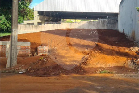 Terreno para venda na Vila Carmem.