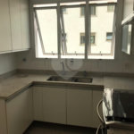 Apto 220 metros no Campo Belo. varanda, 5 vagas, 3 suítes. Visite