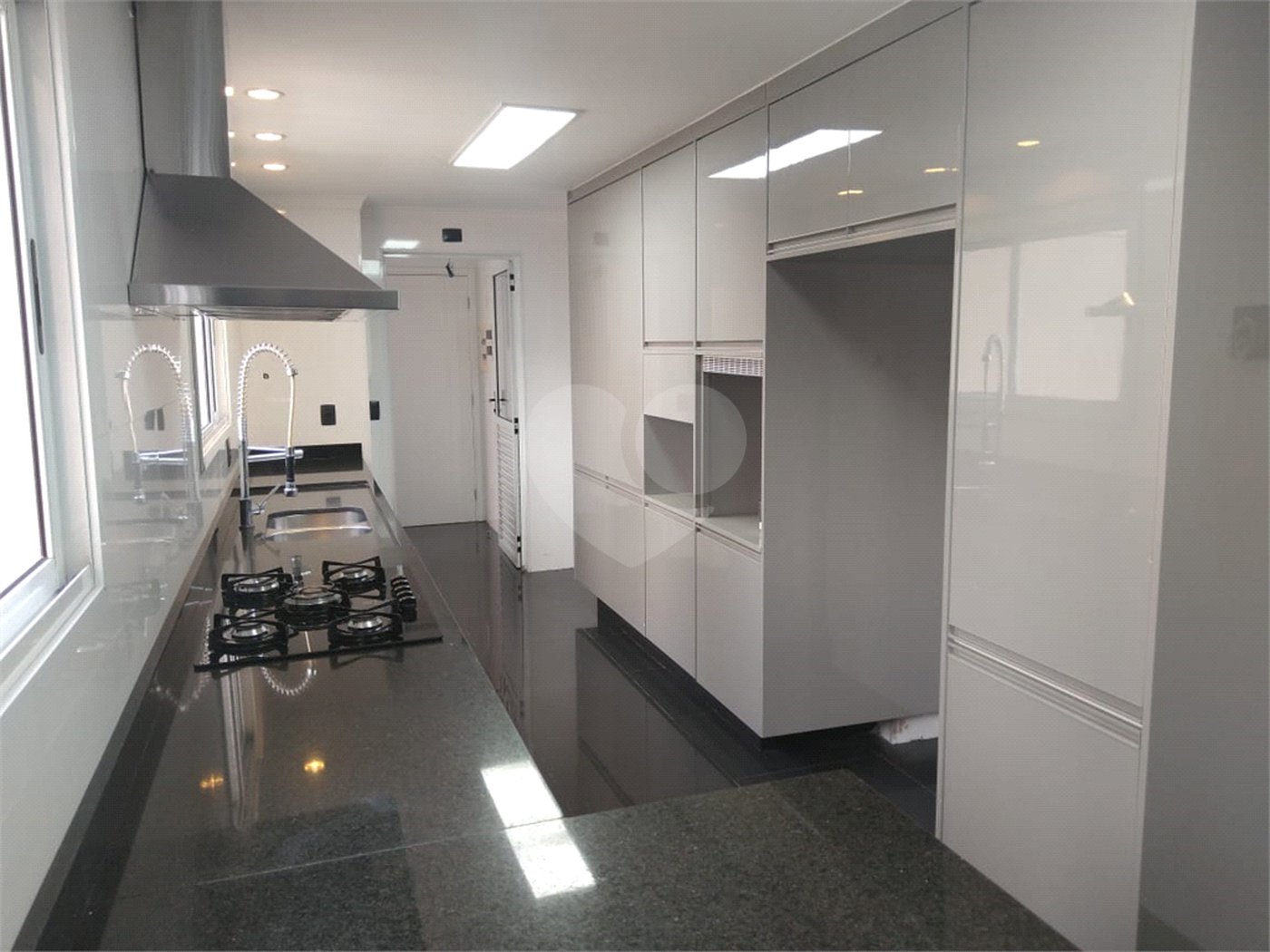 Apartamento 3 suítes, varanda gourmet, 3 vagas em Condomínio Clube na Mooca