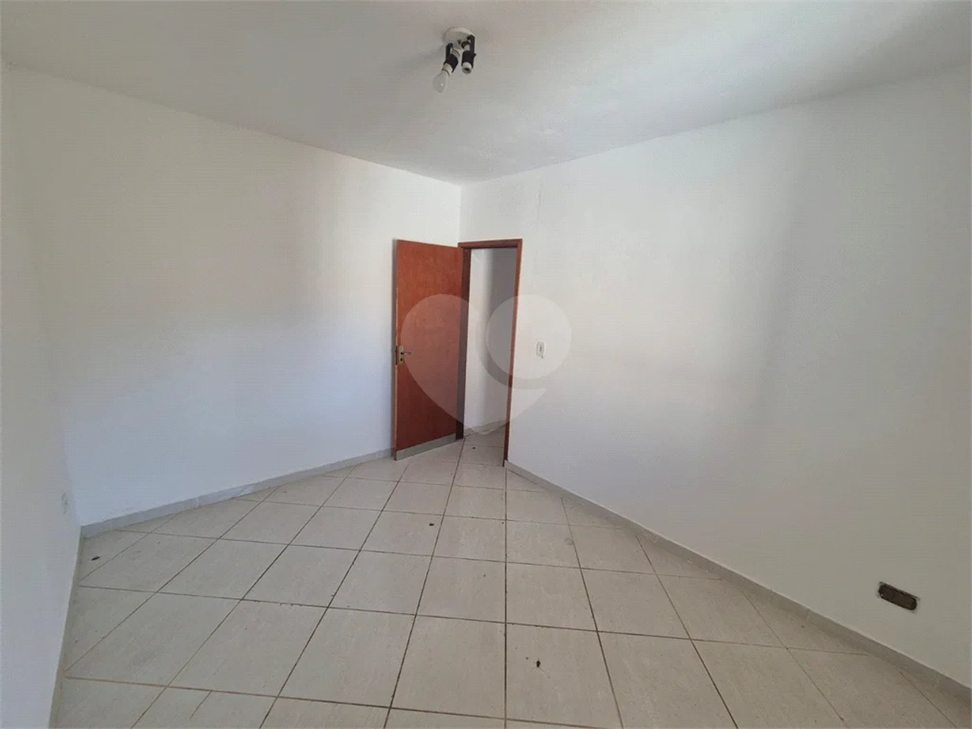 Dois imóveis em um terreno de 300 m² (12 x 25) - Com acesso independente