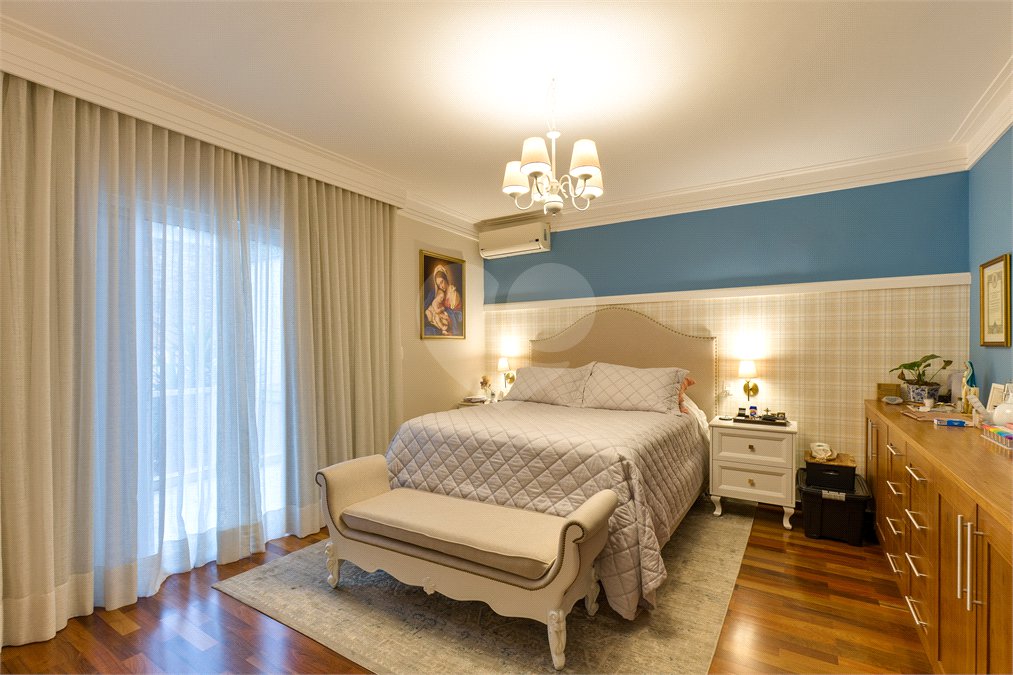 Casa à venda com 4 quartos, sendo 2 suítes,  em Alto da Boa Vista, São Paulo, SP