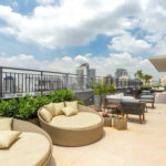 Apartamento a venda com 1 dormitório, sala com varanda e próximo ao metrô Vila Madalena.