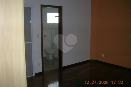 Casa no Condomínio Damha I