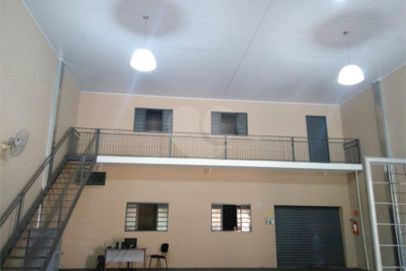 Galpão Comercial.