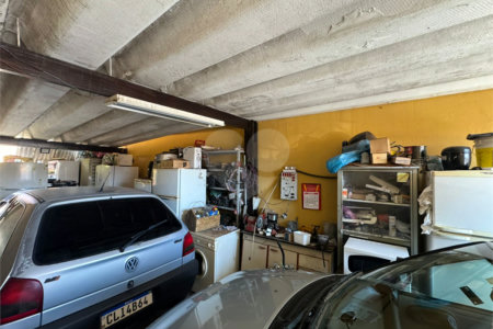 Casa com salão comercial, á venda, em São Carlos-SP.