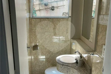 Sobrado com 4 dormitórios, 2 suítes, closet, varandas, escritório, jardim de inverno, espaço gourmet com churrasqueira e fogão a lenha e 3 vagas.