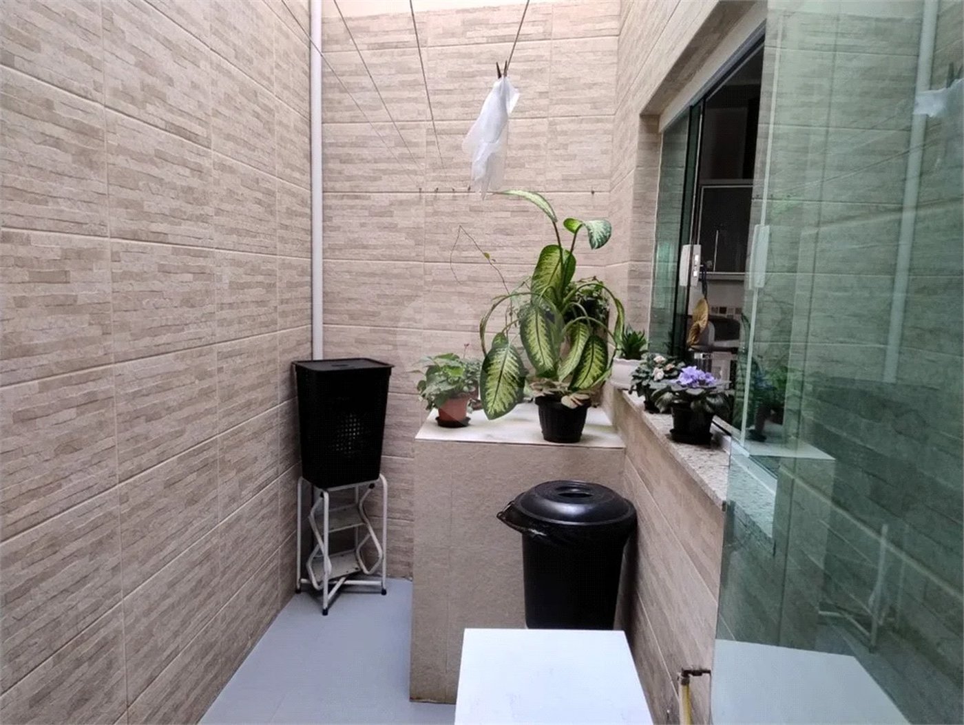 Vende-se Sobrado com 2 Suítes em Condomínio Fechado – Vila Ré
